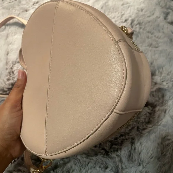 Light pink heart shaped crossbody or clutch purse LIKE NEW - Picture 8 of 8